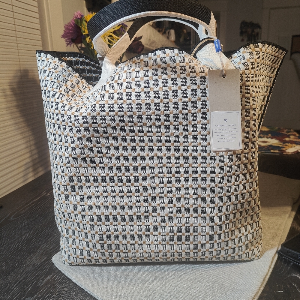BLACK Y WHITE CHECKERS THE REVERSIBLE LIGHTWEIGHT TOTE